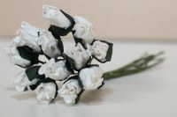Bouquet 12 PETITE ROSEBUD WHITE