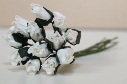 Bouquet 12 PETITE ROSEBUD WHITE
