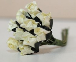 Bouquet 12 PETITE ROSEBUD CREAM